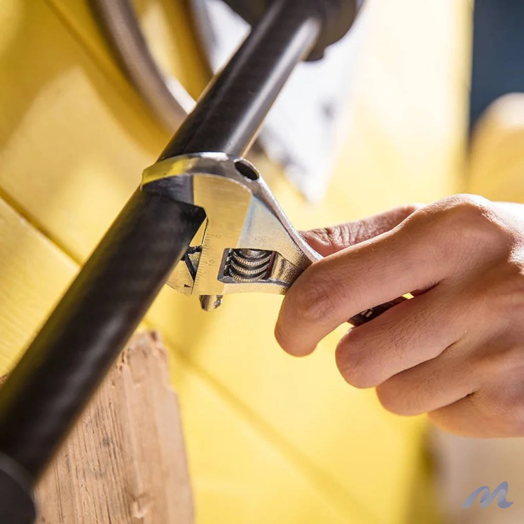 Adjustable Spanner 6" Deli Tools EDL006A (silver)